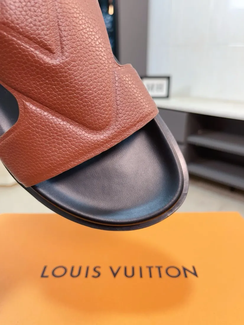 Men's shoes💰300🌹🌹【LV】Multi-color new men's slippers, original top-quality version, original special cowhide with pebbled embossing➕sheepskin on the inner and side, non-slip combination sole, more stable walking, more comfortable and lightweight, high-end and generous, size: 38~44